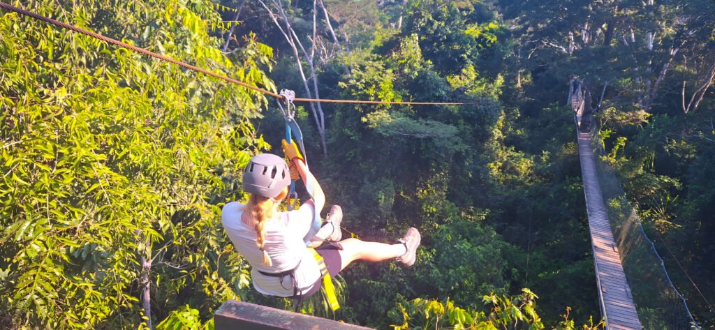 Aventura en Tambopata en la tirolesa